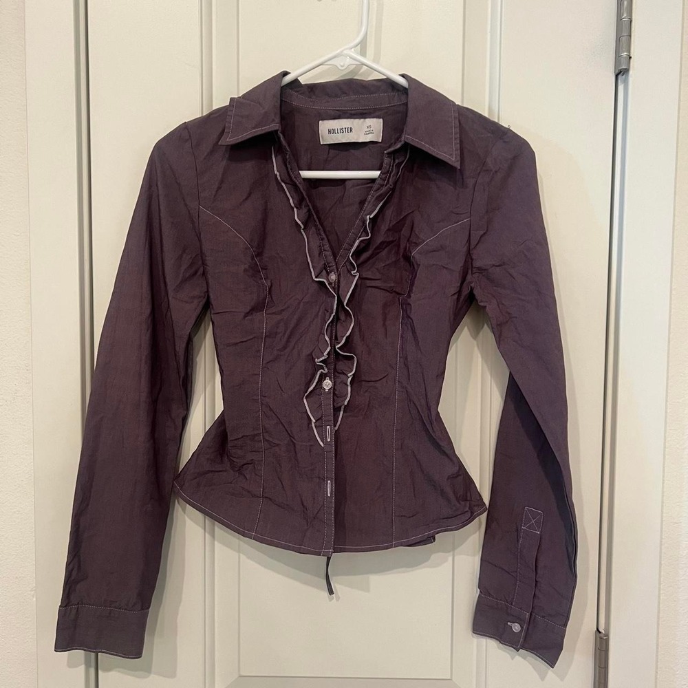 Hollister y2k purple button-up ruffle blouse with tie waist in XS #preppy